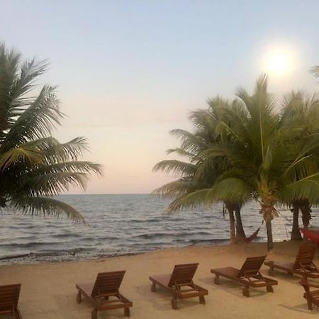 The White Horse Inn - Hopkins Village Beach Belize Bagian luar foto