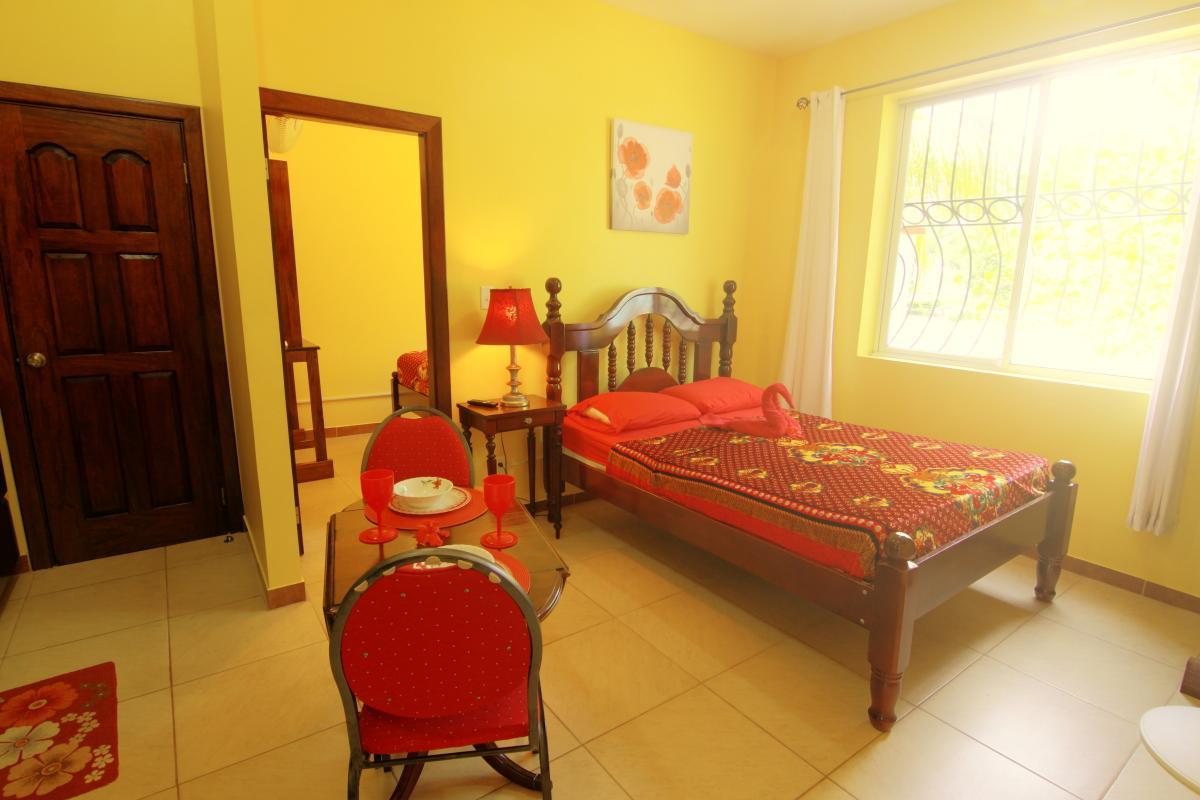 The White Horse Inn - Hopkins Village Beach Belize Bagian luar foto