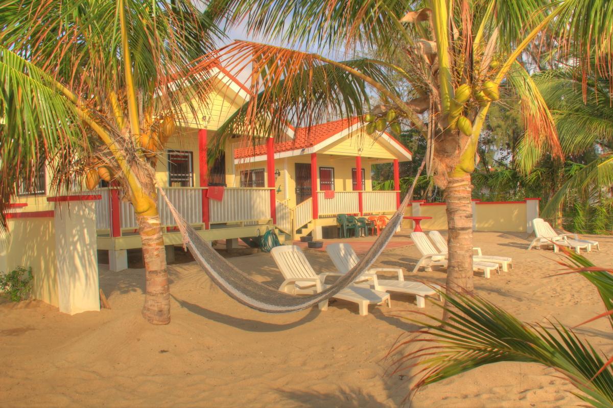 The White Horse Inn - Hopkins Village Beach Belize Bagian luar foto