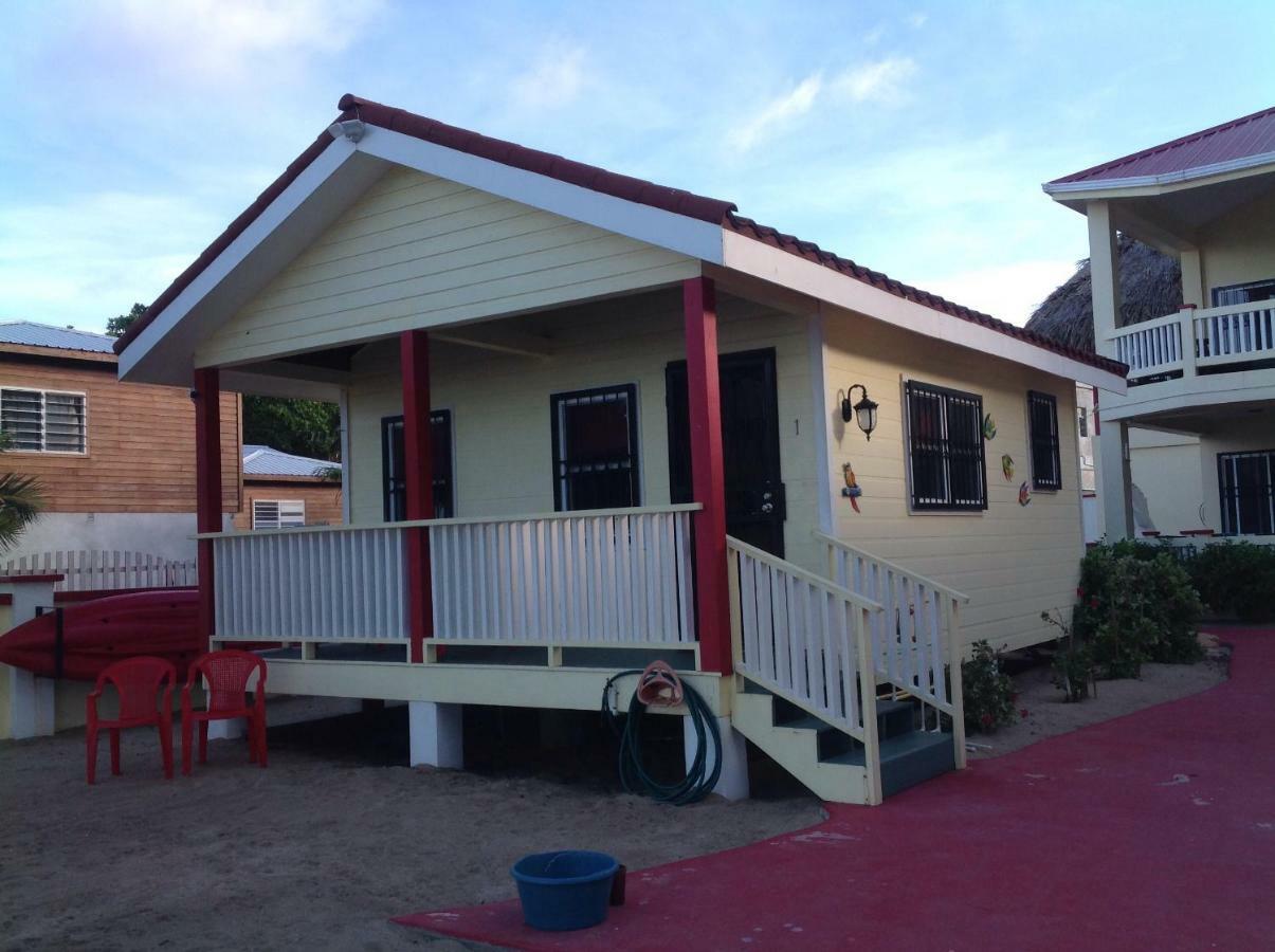 The White Horse Inn - Hopkins Village Beach Belize Bagian luar foto