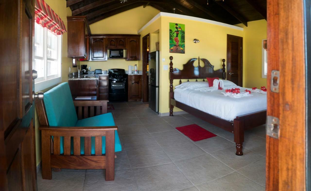 The White Horse Inn - Hopkins Village Beach Belize Bagian luar foto
